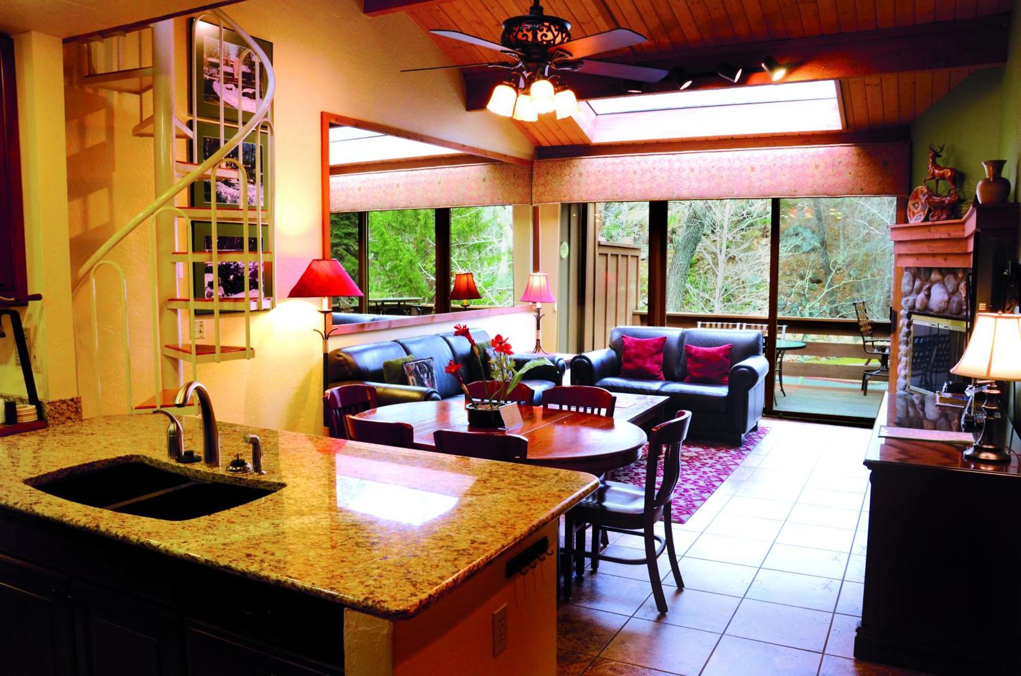 One-Bedroom Cottage Creek View,699329295:JPEG