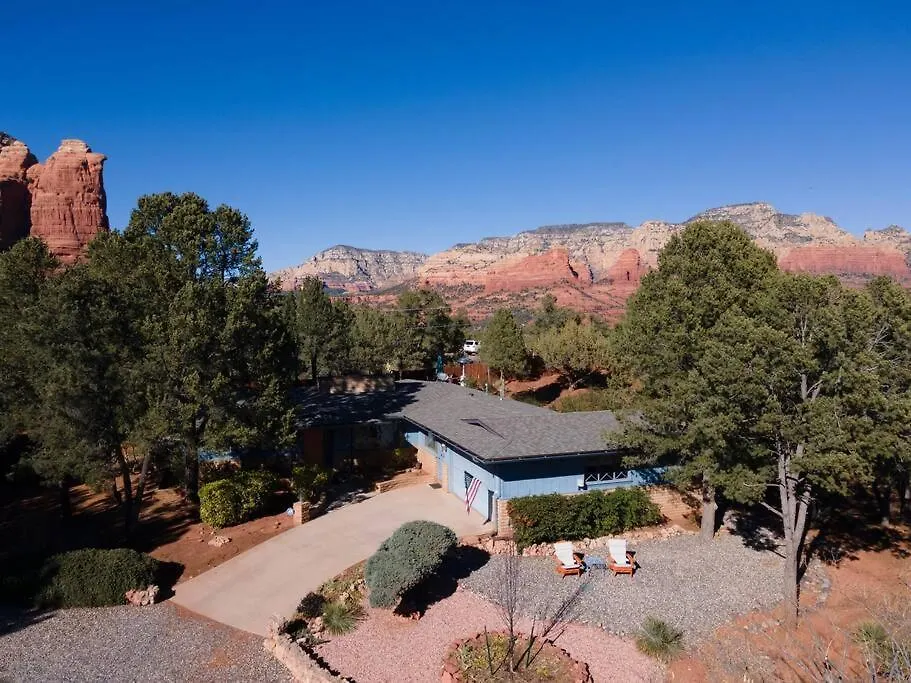 Red Rocks Retro! Stunning Views And Hot Tub!-1