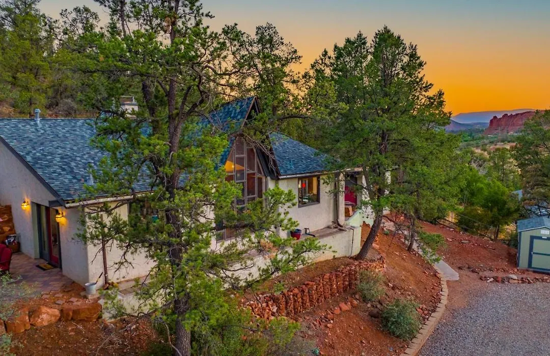 Walk 2 Trails! Pet Friendly! Stunning Views!-1