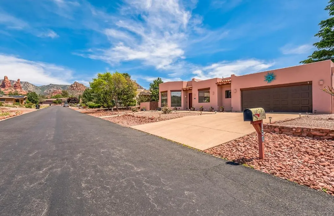 Beautiful Sedona Home, Redrock Views, And Hot Tub-1