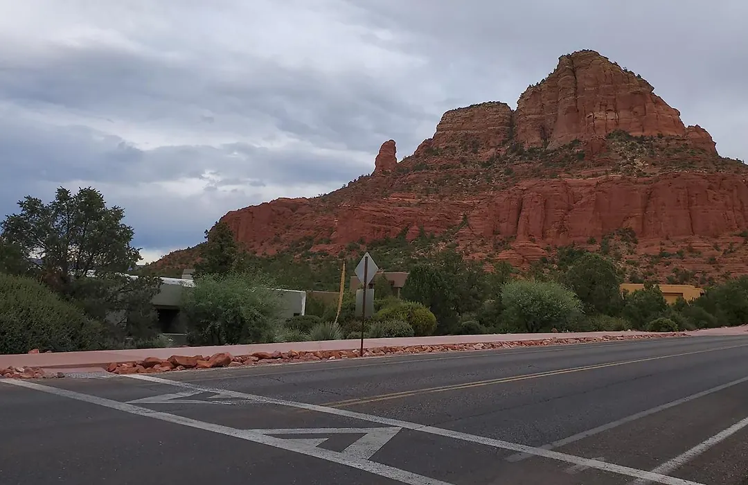 Spectacular House With 2 Master Suites In Sedona'S High End Subdivision Living!-1