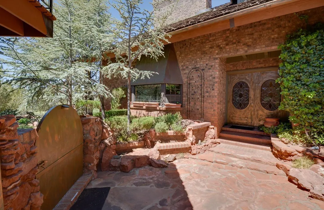 Stone Manor | Hot Tub Red Rock Views | Guest Suite-1