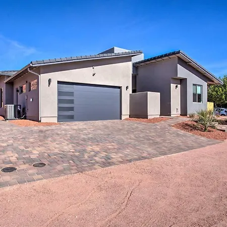 Modern Home With Private Hot Tub In Central Location-2