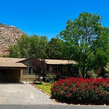 3 Bedroom With Stunning Red Rock Views! Walk To Trails!-3