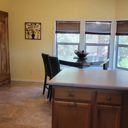 3 Bedroom With Stunning Red Rock Views! Walk To Trails!-2