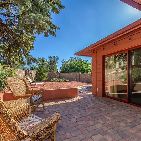 Spectacular House With 2 Master Suites In Sedona'S High End Subdivision Living!-2