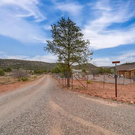 Deck And Indoor Pickleball Court West Sedona Home!-2